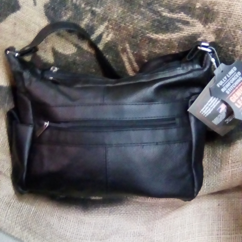 EMBASSY WOMEN'S CROSSBODY ADAPTABLE QUALITY LEATHER PURSE BLACK COLOR.